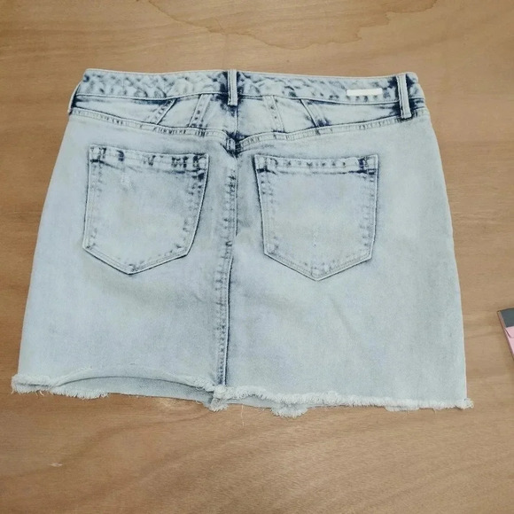 Jessica Simpson Size 30/10 Light Denim Infinite Mini Skirt - Picture 5 of 8